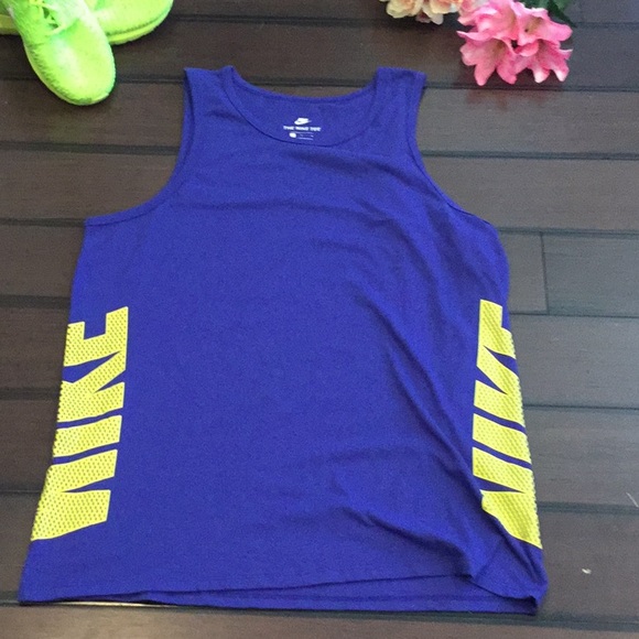 Nike tee - Picture 2 of 5